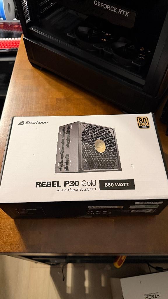 Sharkoon Rebel P30 Gold 850W Zwart Voeding, Ophalen of Verzenden, Zo goed als nieuw