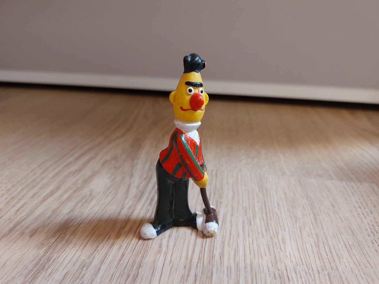 Sesamstraat Bert poppetje cricket 9 cm, Verzamelen, Poppetjes en Figuurtjes, Ophalen of Verzenden