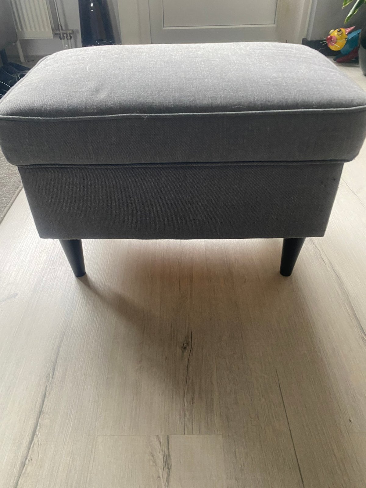 Mooie poef ( vaste deksel ), Huis en Inrichting, Banken | Voetenbanken en Poefen, Ophalen, Zo goed als nieuw, Rond, Minder dan 50 cm