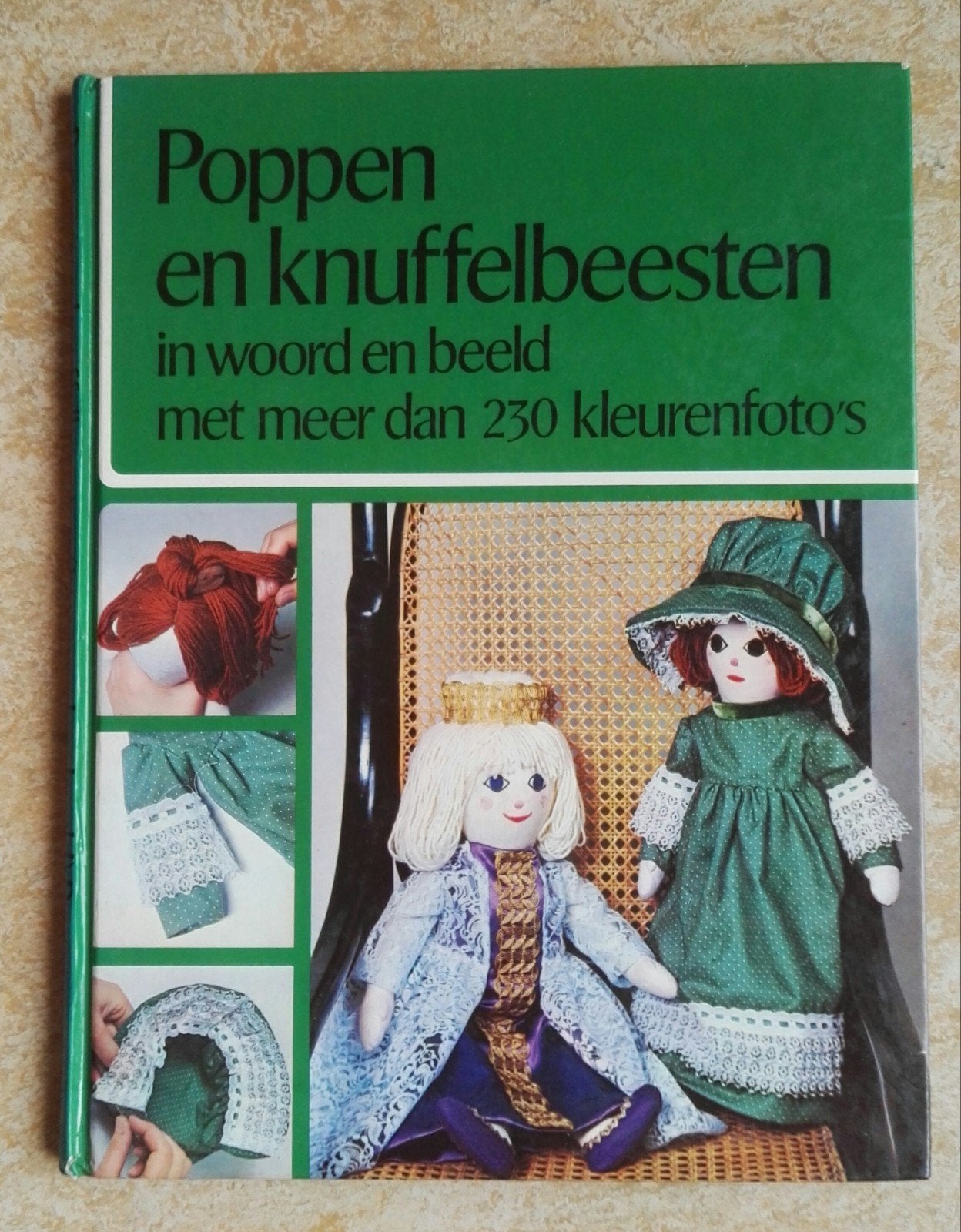 Poppen en knuffelbeesten in woord en beeld met patronen, Boeken, Ophalen of Verzenden, Zo goed als nieuw, Poppen maken