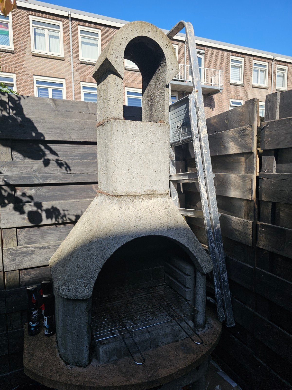 Betonnen Tuinbarbecue met Schoorsteen, Ophalen of Verzenden, Gebruikt