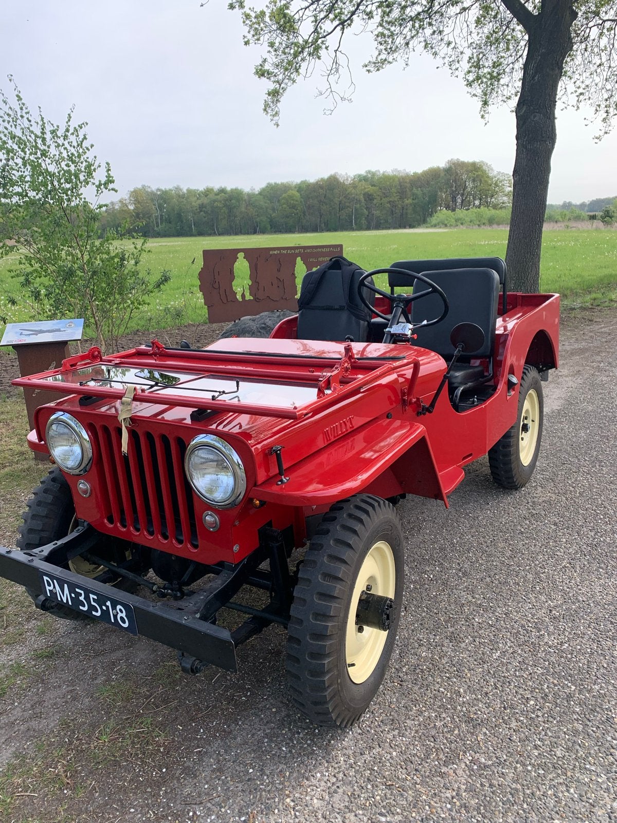 Willys Overland CJ2A1947 Rood, 4 stoelen, 61 pk, Handgeschakeld, Vierwielaandrijving