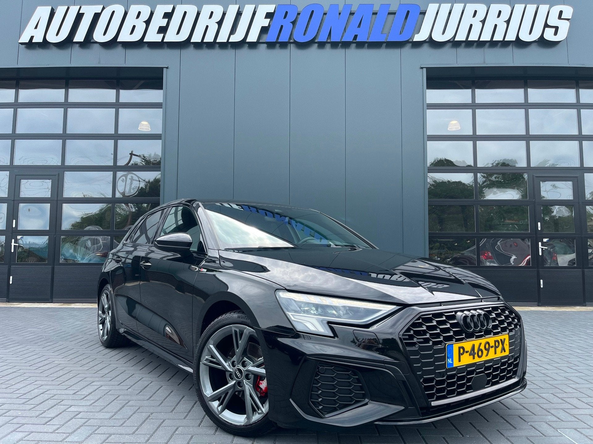 Audi A3 Sportback 30 TFSI S edition NLAuto/RS Zetels/S-Line/, Gebruikt, Leder en Stof, Zwart, Origineel Nederlands