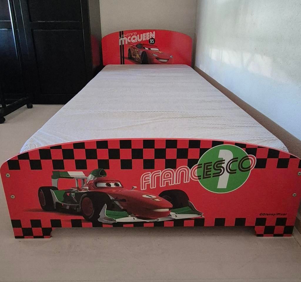 Cars bed met matras, Kinderen en Baby's, Kinderkamer | Bedden, Ophalen, Zo goed als nieuw, Matras