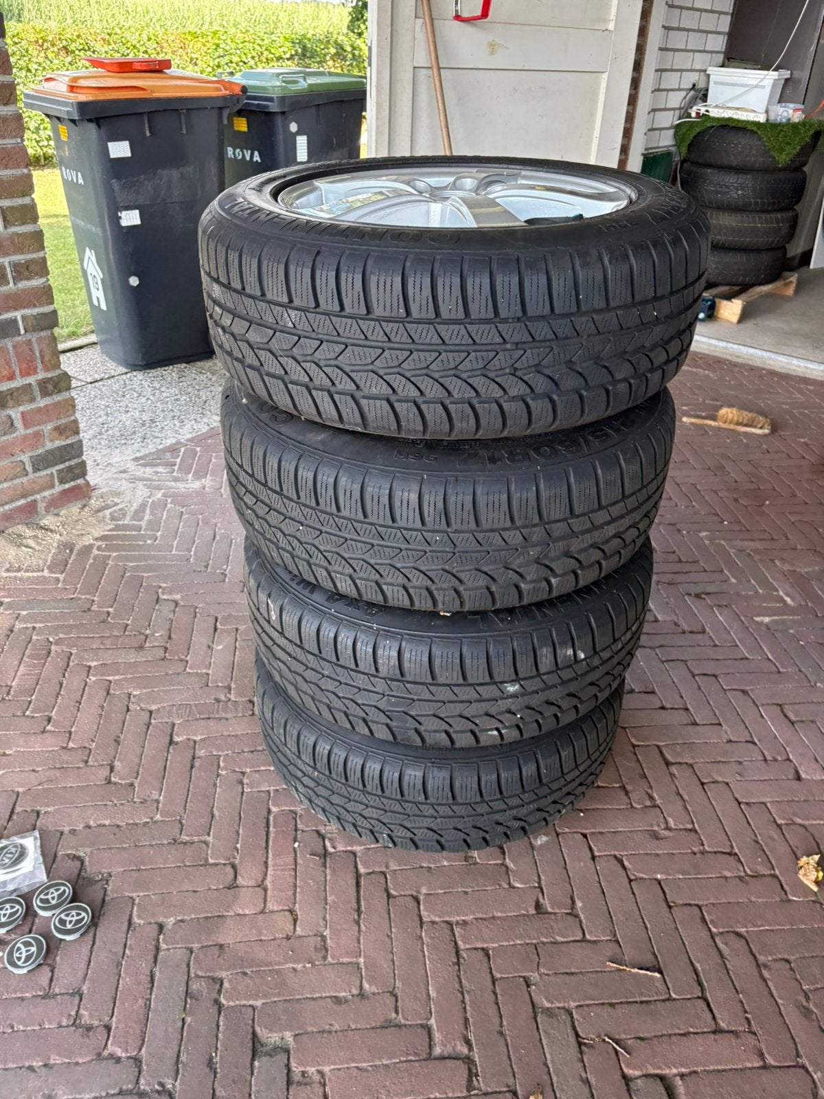 Toyota RAV4 Winterbanden op velg met standaard, Ophalen, Banden en Velgen, 17 inch, Winterbanden