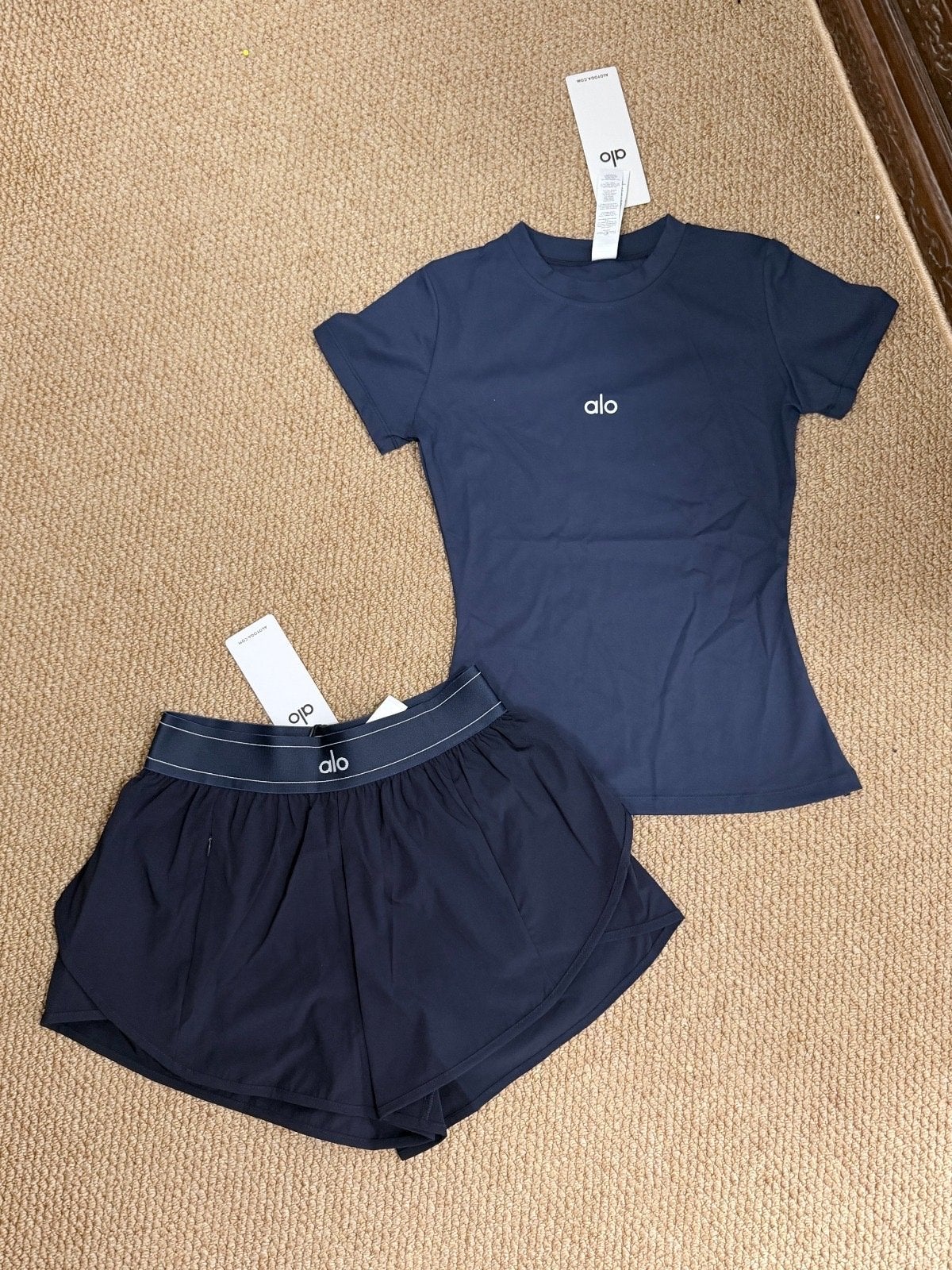 Alo Yoga sportsetje - Maat S en M beschikbaar, Blauw, Nieuw, Ophalen of Verzenden, Maat 36 (S)