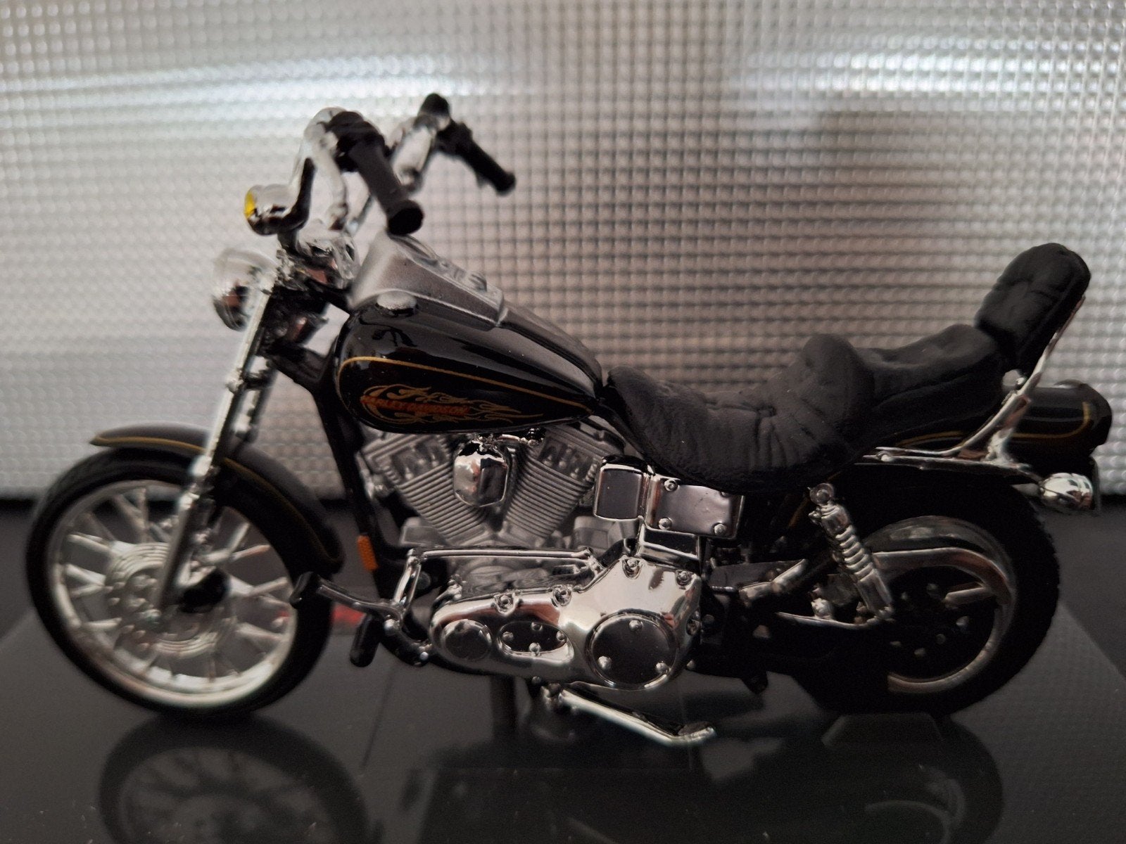 Harley-Davidson FXDWG Dyna Wide Glide 1997 Schaal 1:18, Maisto, Nieuw, Ophalen of Verzenden, Maisto