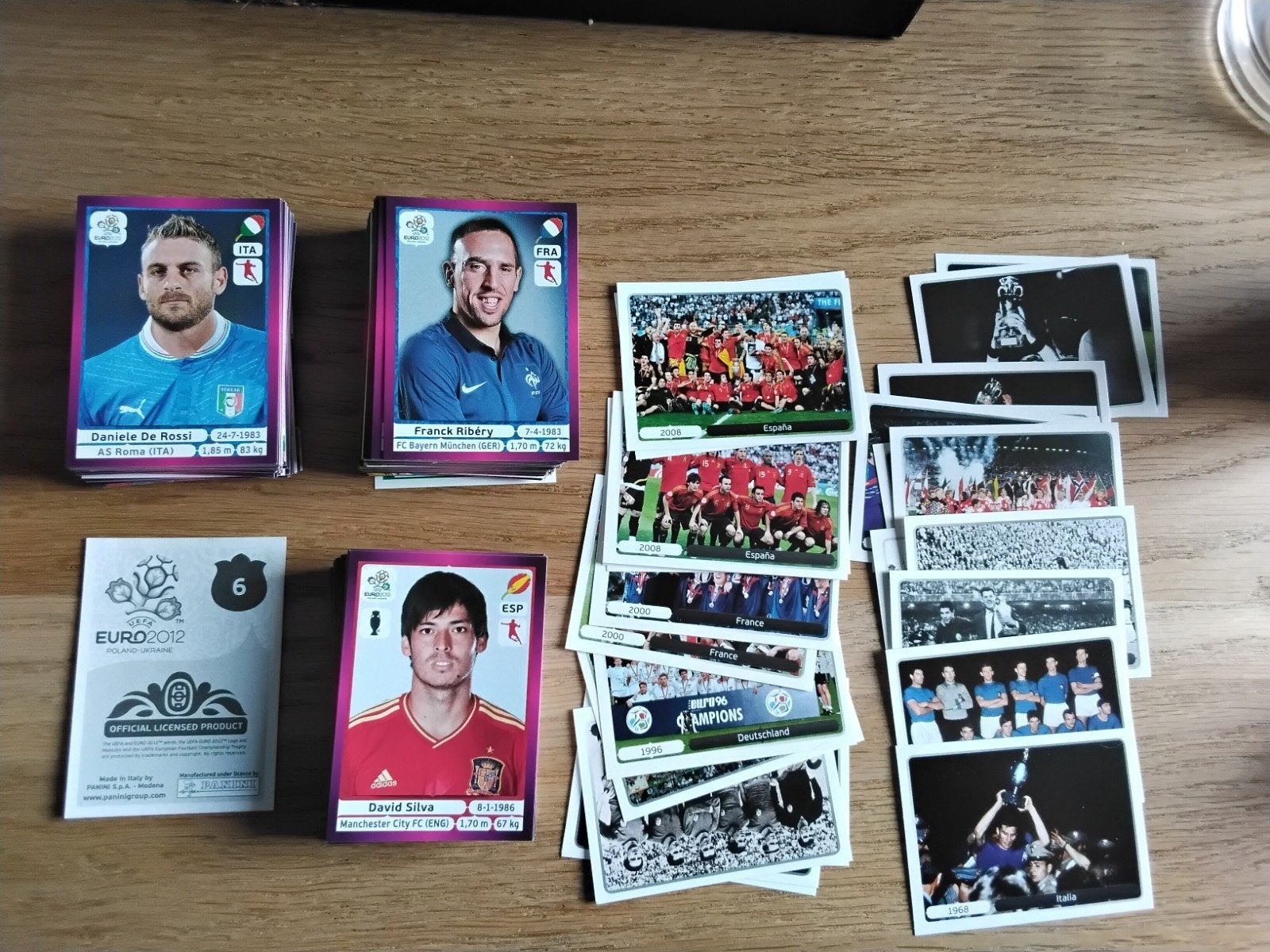 350 verschillende panini stickers Euro 2012 Duitse uitgave, Ophalen of Verzenden, Zo goed als nieuw, Spelerskaart