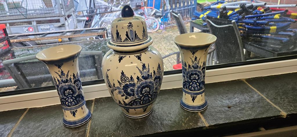 Delfts Blauw vazen en pot - Handgeschilderd, Antiek en Kunst, Ophalen