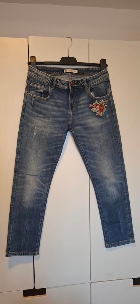 Zara blauwe spijkerbroek met bloemenborduursel, Blauw, Zara, Ophalen of Verzenden, W28 - W29 (confectie 36)