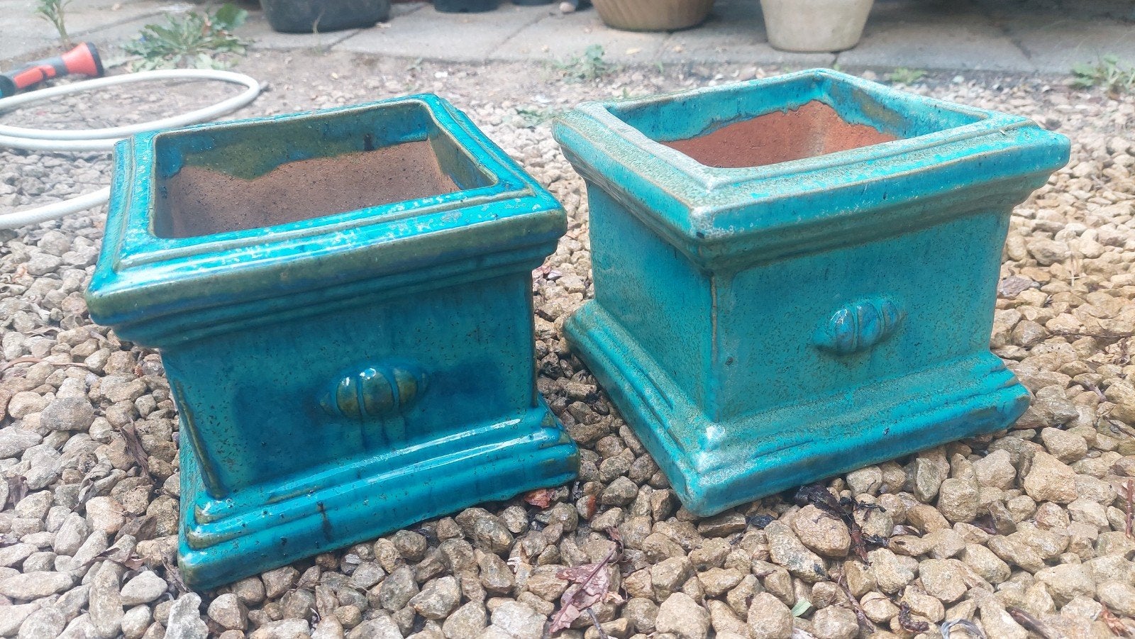 Antiek vintage blauw turquoise geglazuurde bloempotten, Tuin en Terras, Bloempotten, Ophalen, Gebruikt, Vierkant, Balkon