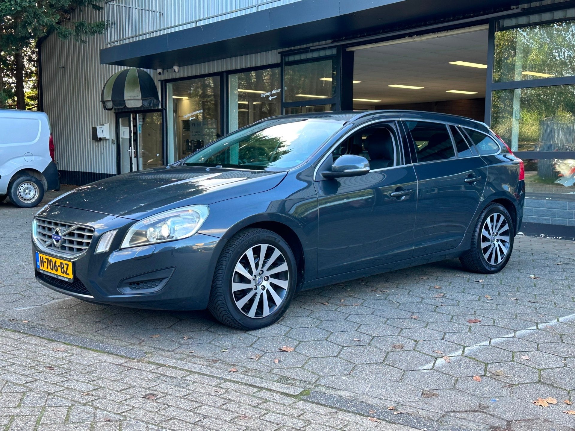 Volvo V60 2.4 D5 Summum / Airco / Leder / navigatie /, Auto's, Euro 5, Leder, Diesel, 1543 kg