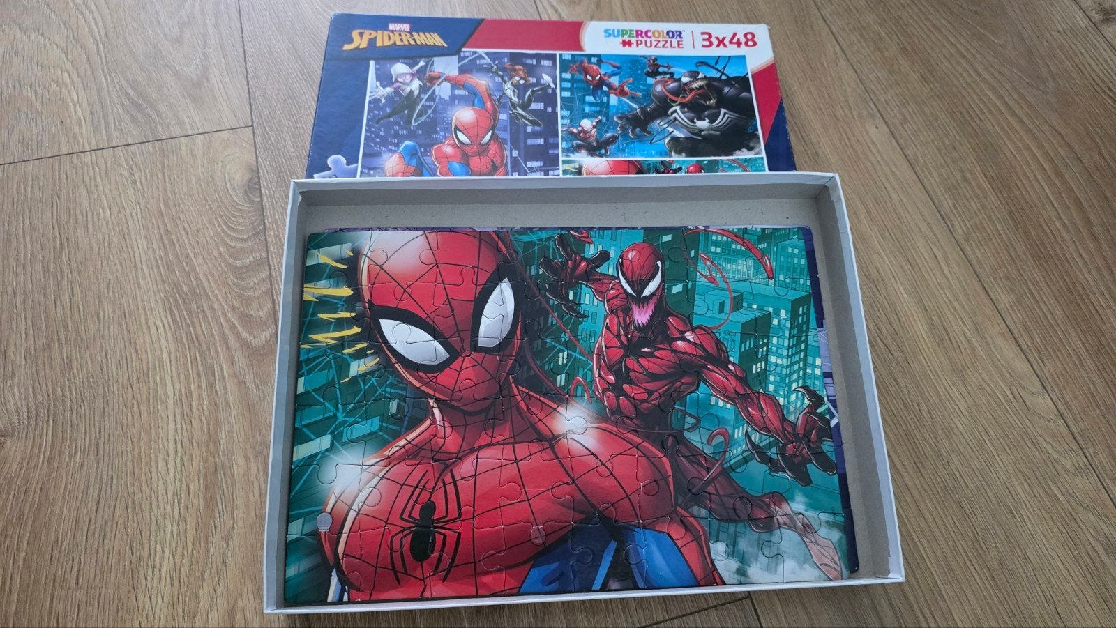 spiderman 3 puzzels zit er in de doos