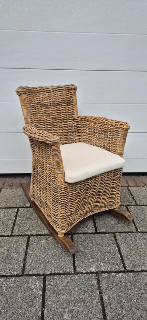 Schommelstoel van riet, Huis en Inrichting, Stoelen, Ophalen, Zo goed als nieuw, Bruin, Eén