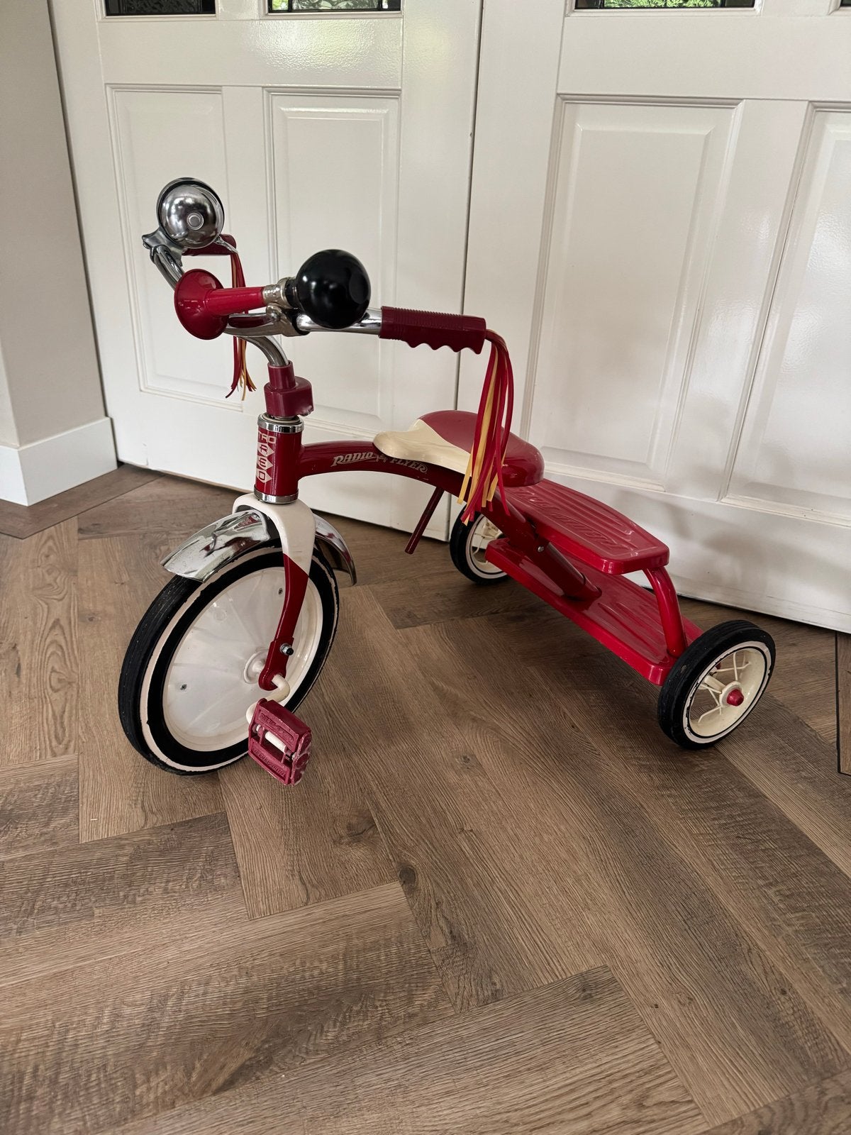 Radio Flyer Classic Red Driewieler met Mandje, Ophalen, Gebruikt, Terugtraprem, Verstelbare zitting