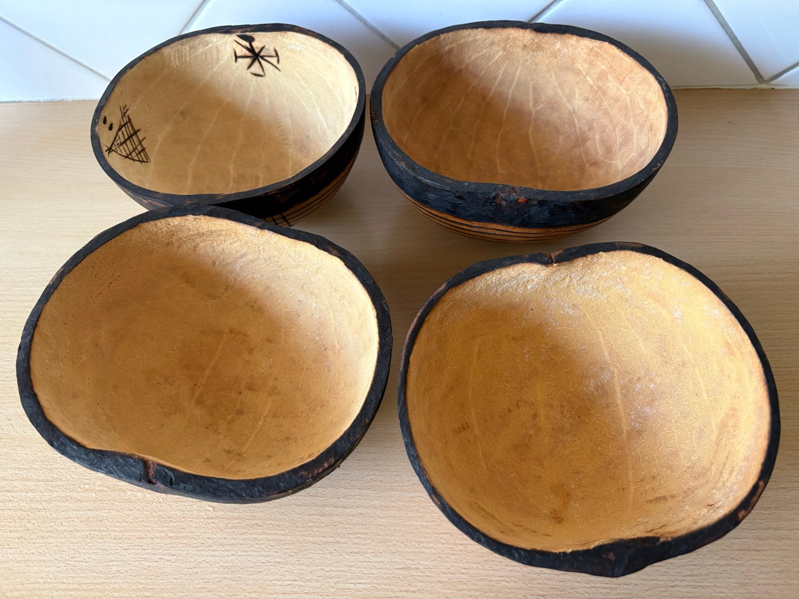 Set van 4 handbewerkte kalebas kommen, Antiek en Kunst, Ophalen of Verzenden