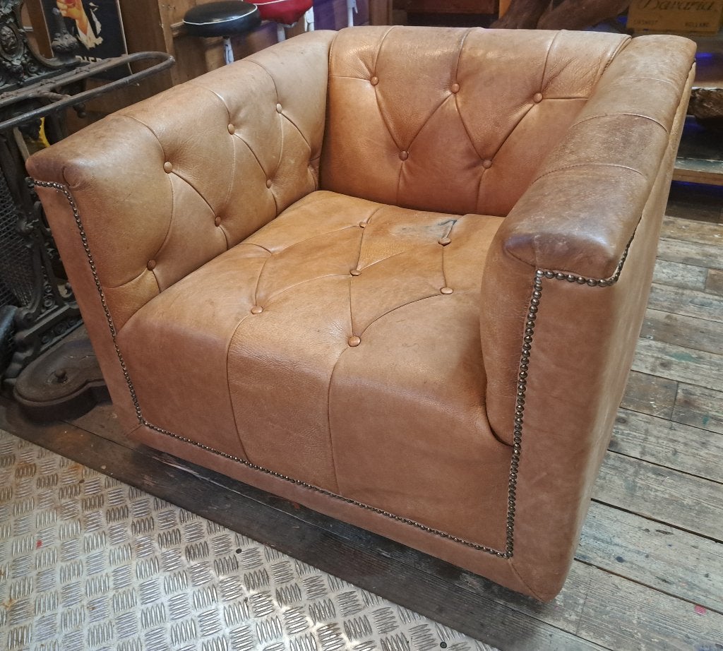 Echte lederen fauteuil Chesterfield stijl met een inkt vlek, Ophalen
