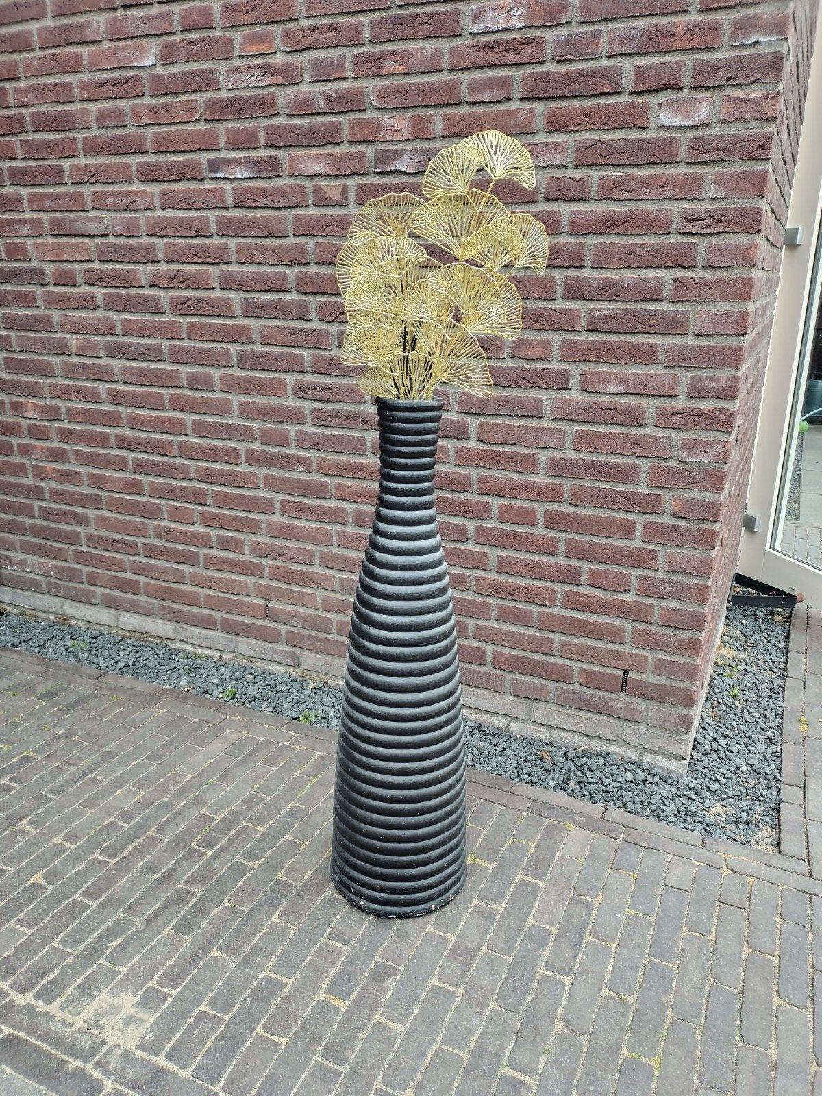 Grote zwarte vaas met gouden decoratie, Ophalen, Overige materialen, Gebruikt, Met patroon/structuur
