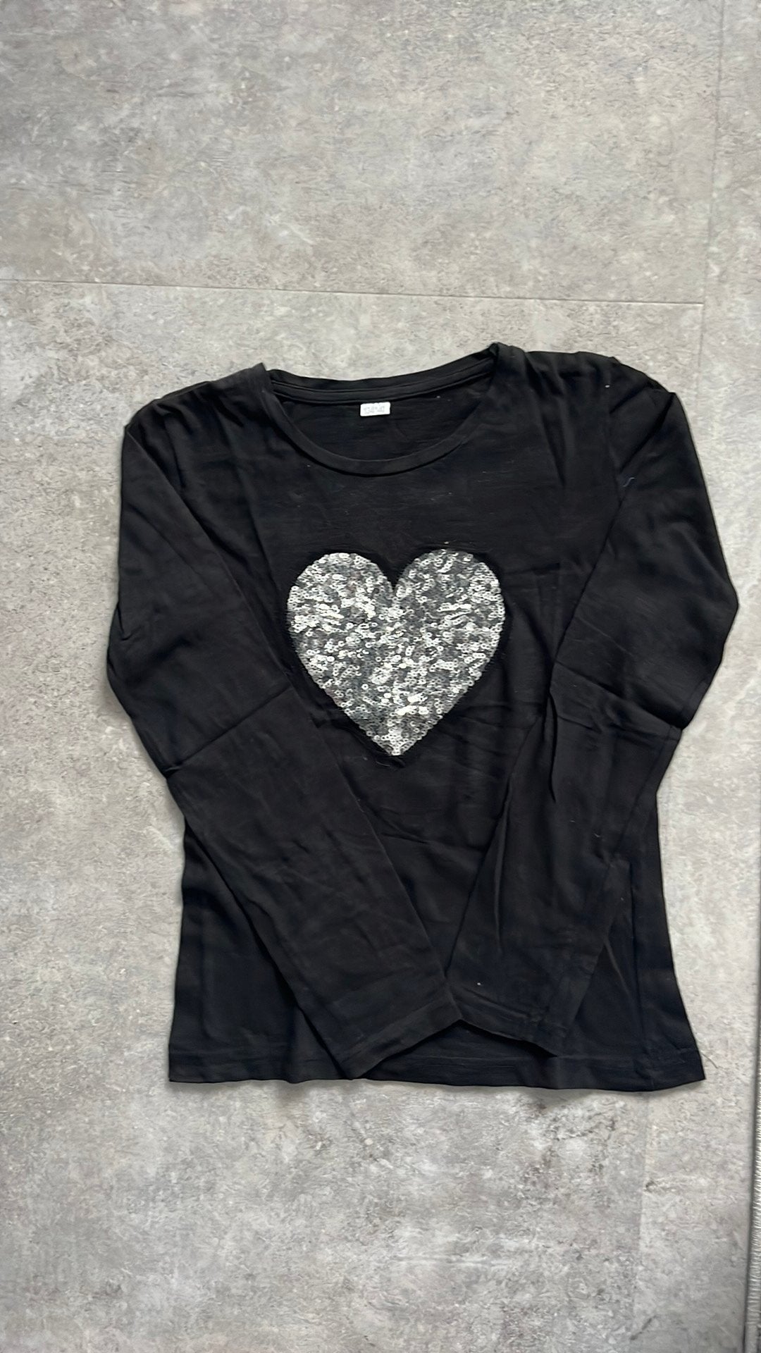 Zwart shirt met zilverkleurige pailletten., Ophalen of Verzenden, Zo goed als nieuw, Meisje, Shirt of Longsleeve