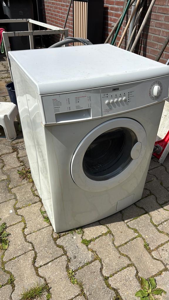 Wasmachine Zanussi Toscane 1200 pompt af en toe slecht af., Ophalen, 1200 tot 1600 toeren, Gebruikt, 8 tot 10 kg