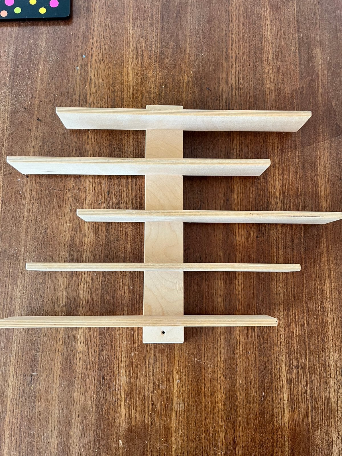 houten wandrekje met verstelbare plankjes voor bijv. lego, Ophalen, Zo goed als nieuw
