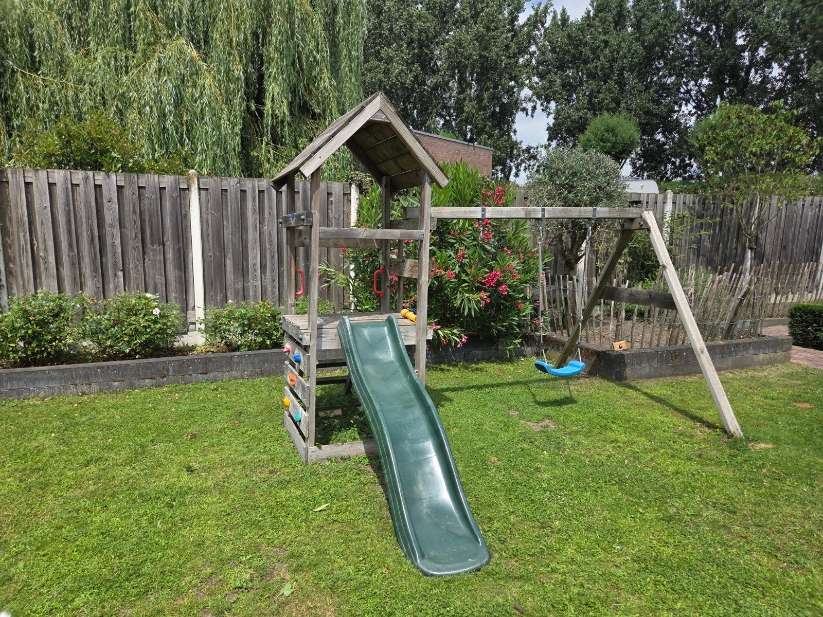Gratis houten speeltoestel met glijbaan en schommel, Ophalen, Gebruikt, Schommel