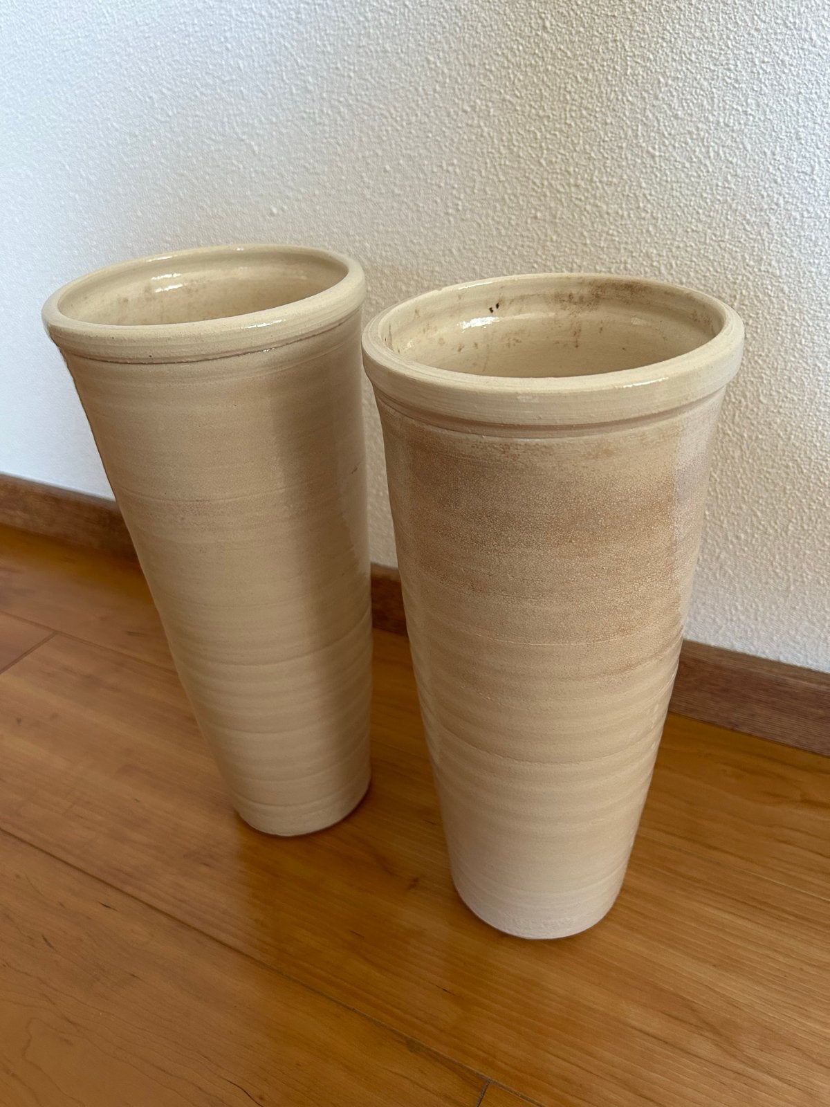 Set van 2 hoge aardewerken vazen - Beige, 33 cm, Ophalen, Beige, Zo goed als nieuw, Geschikt voor buiten