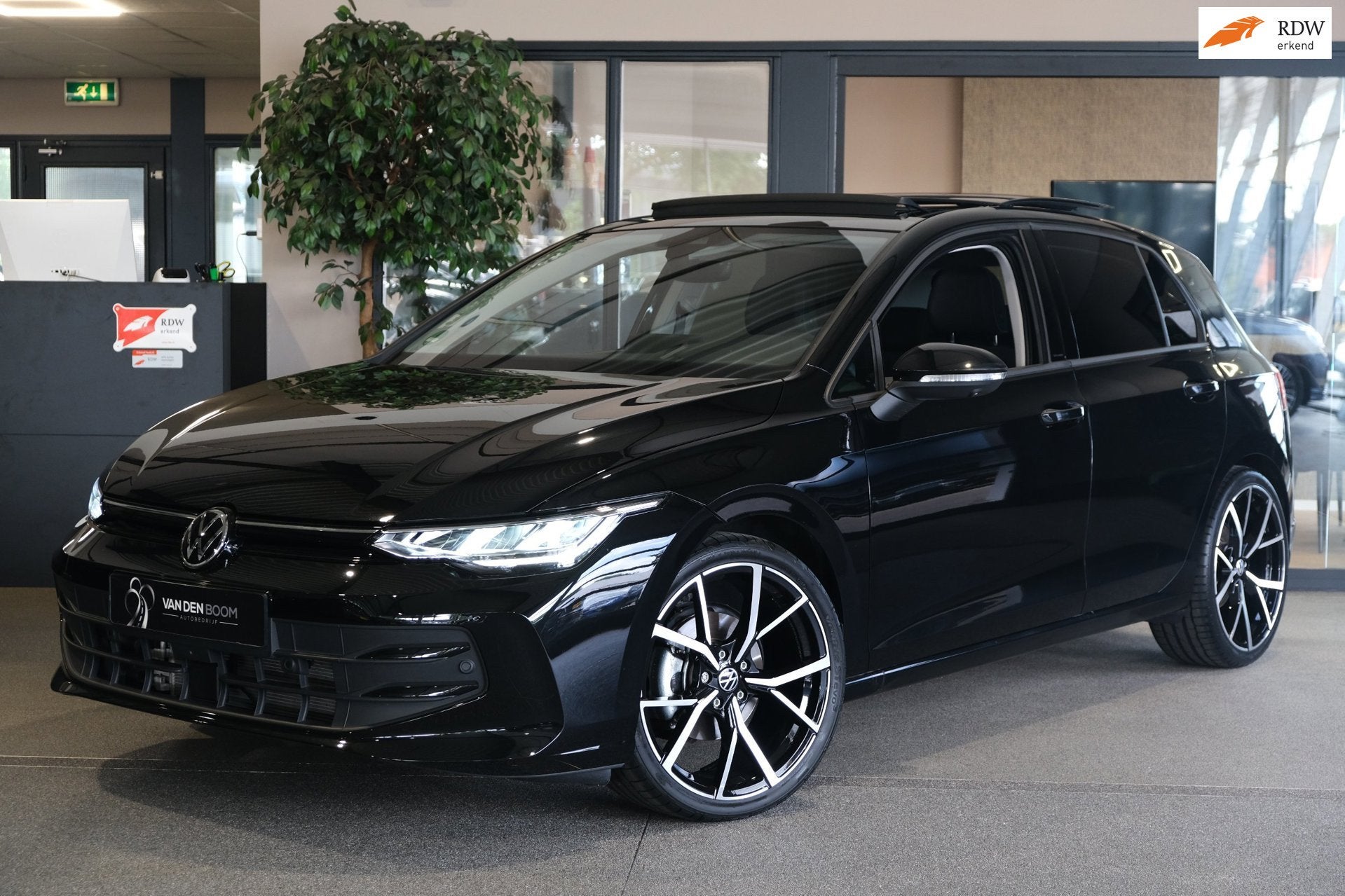 Volkswagen Golf 8.5 1.5 eTSI Life 150PK DSG Facelift Pano 36, 4 cilinders, 150 pk, Zwart, Origineel Nederlands
