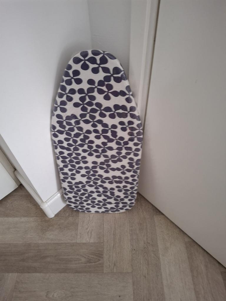 Ikea Jäll Strijkplank - Compact en Opvouwbaar, Witgoed en Apparatuur, Strijkijzers en Strijkplanken, Ophalen of Verzenden, Zo goed als nieuw