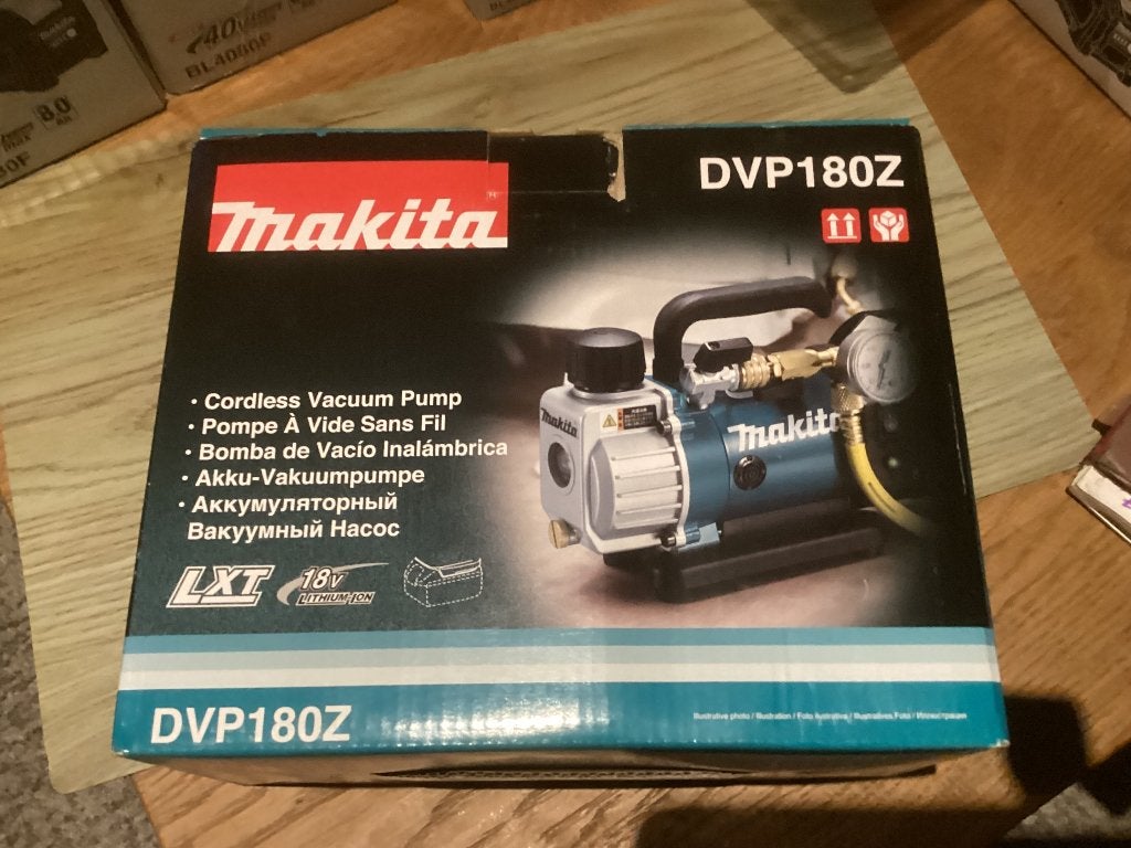 Nieuwe Makita body DVP180Z 18V Li-Ion Accu Vacuümpomp, Minder dan 25 liter, Verzenden, Nieuw, 200 tot 400 liter/min