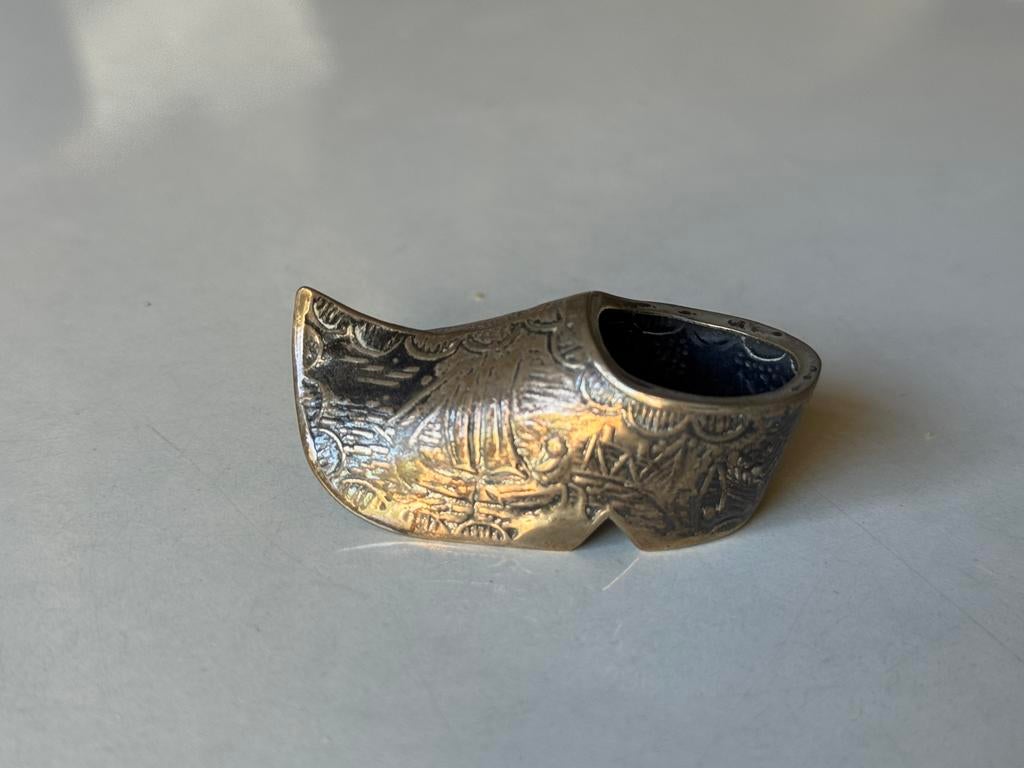 Zilveren klompje met Hollands tafereel (zeilboot, molen), Antiek en Kunst, Antiek | Goud en Zilver, Ophalen of Verzenden, Zilver