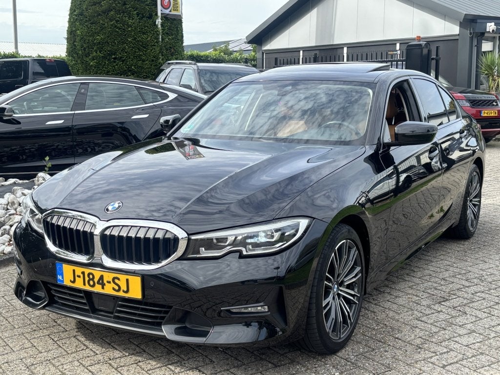 BMW 3-serie 330i High Executive Zwart 2019 Schuifdak Leer, Auto's, Automaat, Gebruikt, Euro 6, 4 cilinders