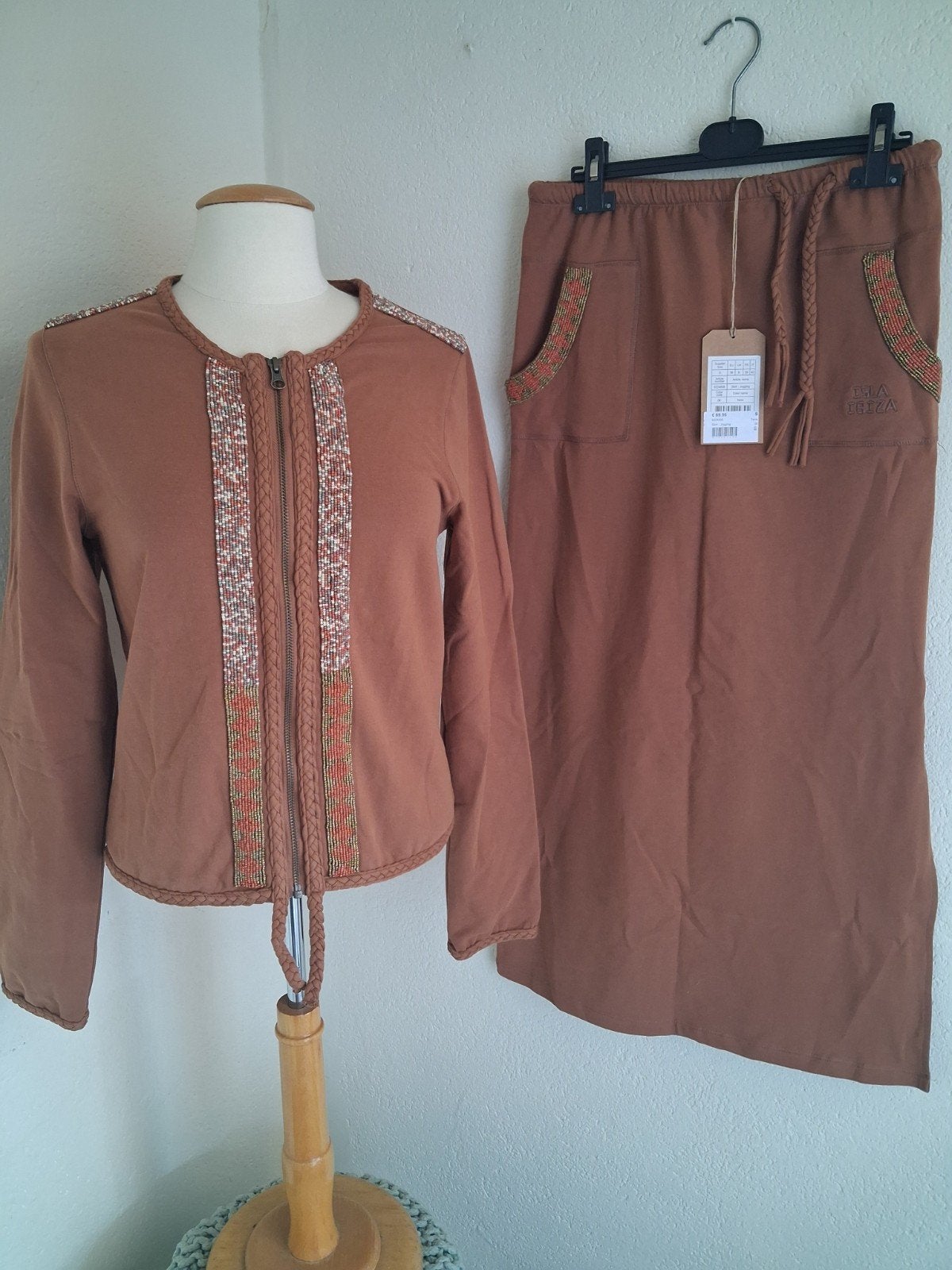 Isla Ibiza Bonita set maxi rok en jasje in bruin maat S, Kleding | Dames, Rokken, Isla Ibiza Bonita, Bruin, Nieuw, Ophalen of Verzenden