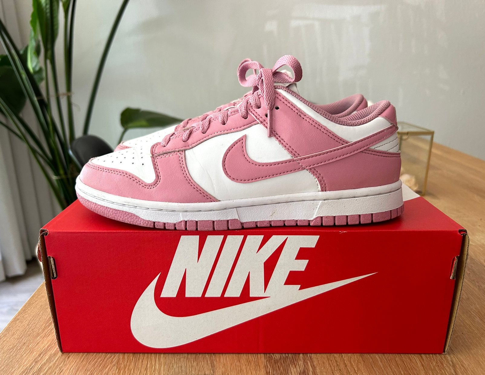 Nike Dunk Low maat 41 licht roze - erg goede staat, Ophalen of Verzenden, Zo goed als nieuw, Overige kleuren