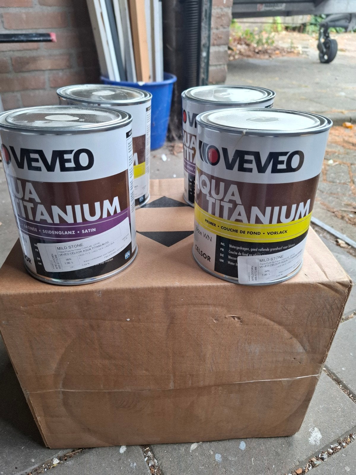 Primer en satin aflak, Ophalen, Nieuw
