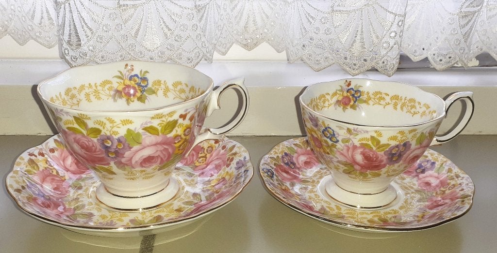 Royal Albert Serena kop en schotels, Ophalen of Verzenden, Zo goed als nieuw, Porselein, Kop en/of schotel