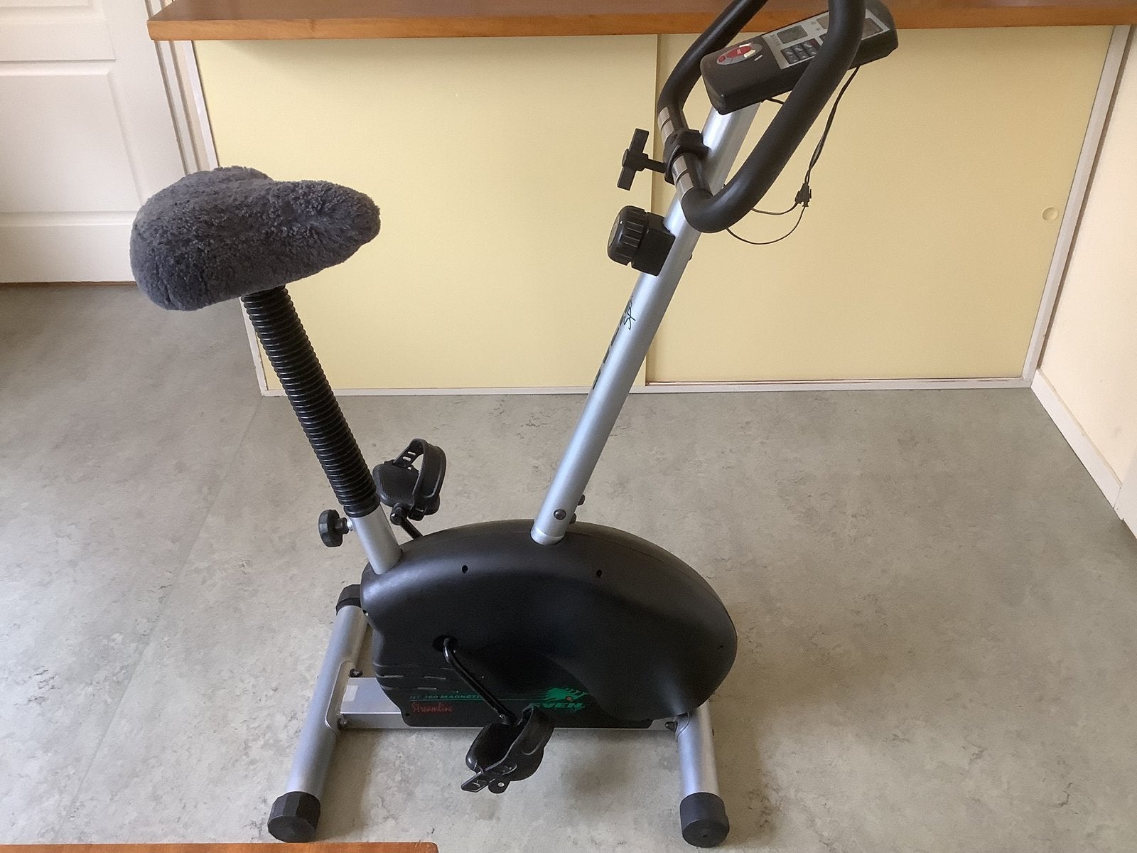 Hometrainer van het merk SVEN sport., Ophalen, Zo goed als nieuw