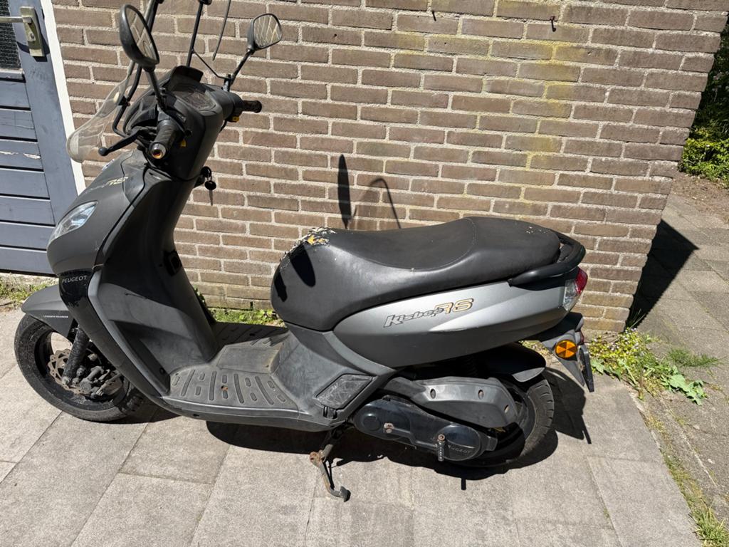 Peugeot Kisbee RS 2013 - moet nagekeken worden, Fietsen en Brommers, Scooters | Peugeot, Ophalen, Gebruikt, Overige modellen, Benzine