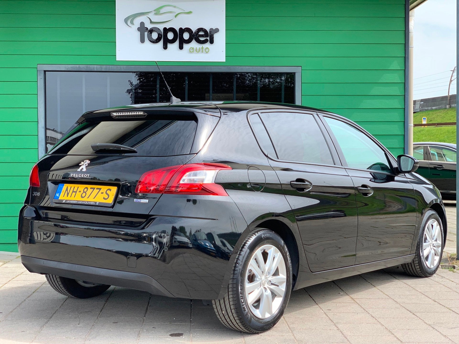 Peugeot 308 1.2 PureTech Blue Lion|Navigatie|CruiseControl|P, Auto's, Peugeot, Voorwielaandrijving, Gebruikt, Euro 6, 1199 cc