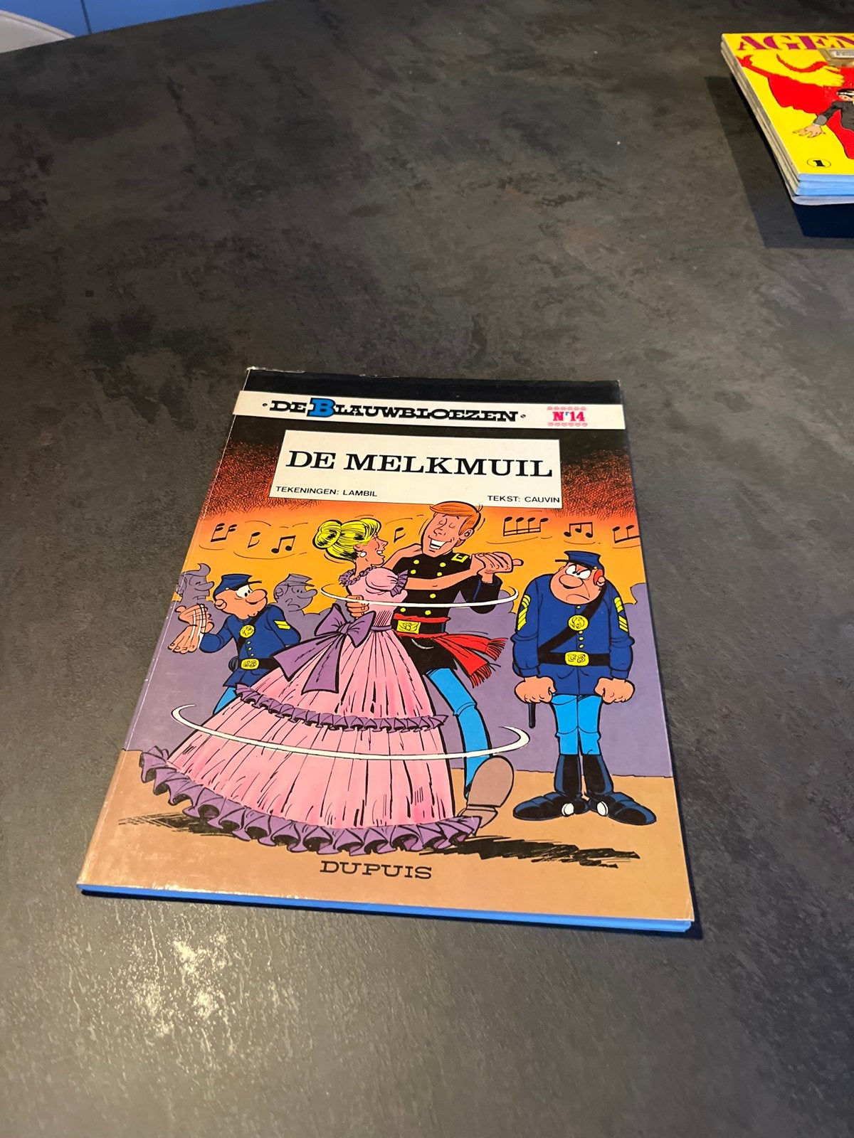 De Blauwbloezen - De Melkmuil (nr. 14) - Stripboek, Eén stripboek, Ophalen of Verzenden, Gelezen