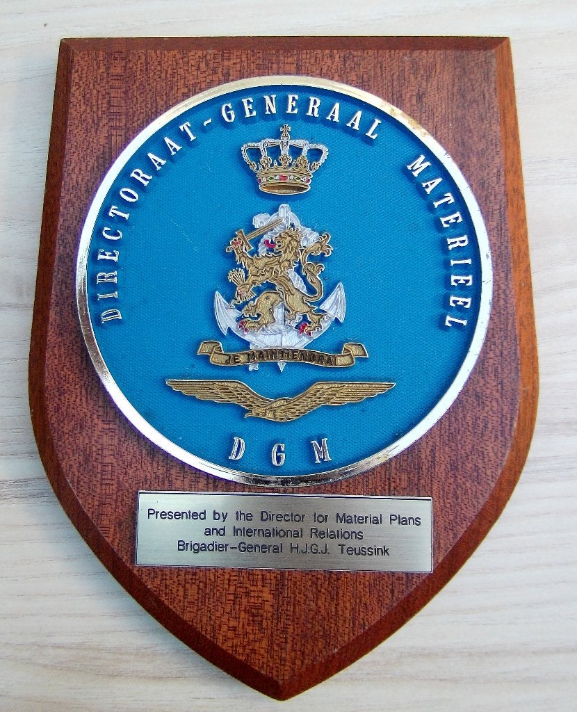 Wapenschild Directoraat-Generaal Materieel DGM, Ophalen of Verzenden, Landmacht, Nederland, Embleem of Badge
