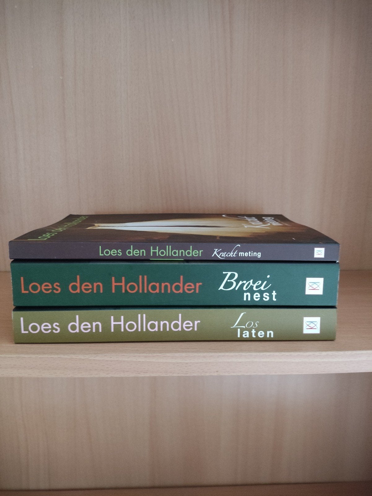 Loes den Hollander Boeken - Kracht meting, Broeinest, Loslat, Ophalen of Verzenden, Zo goed als nieuw, Loes den Hollander, Nederland