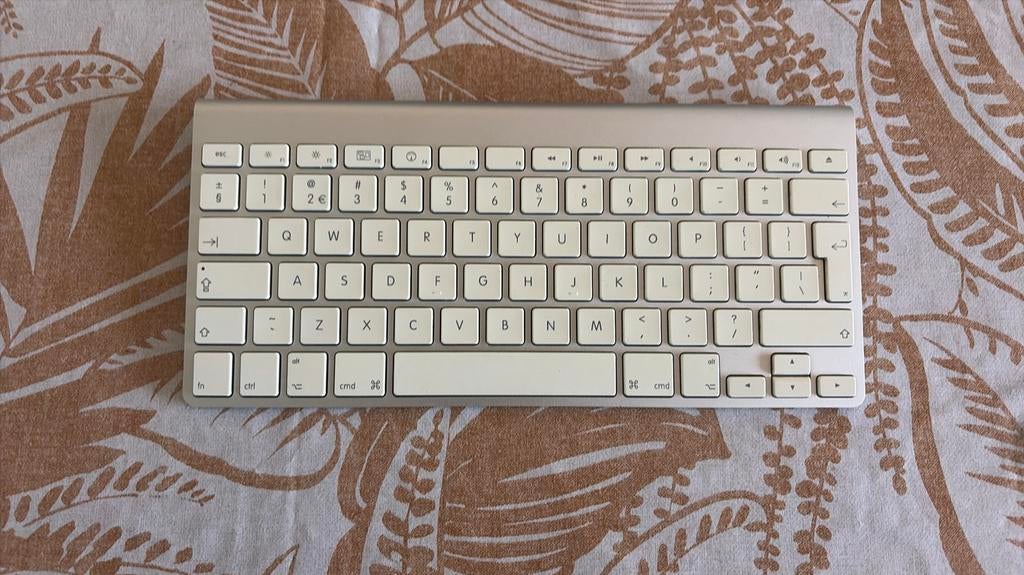Apple a1314 toetsenbord, Gebruikt, Ophalen of Verzenden, Draadloos, Qwerty