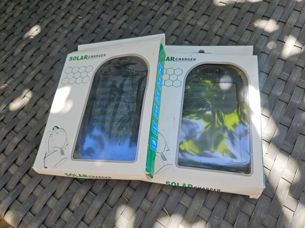 Powerbank met zonnepaneel - Solar Charger, Ophalen