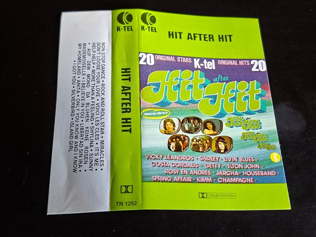 HIT AFTER HIT (MC), Ophalen of Verzenden, Zo goed als nieuw, Origineel, Met bewaardoos, rek of koffer