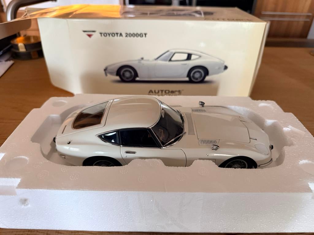 AUTOart 2000GT 1967 1:18 – Wit Zeer mooi exemplaar met doos, Hobby en Vrije tijd, Modelauto's | 1:18, Ophalen of Verzenden, Nieuw