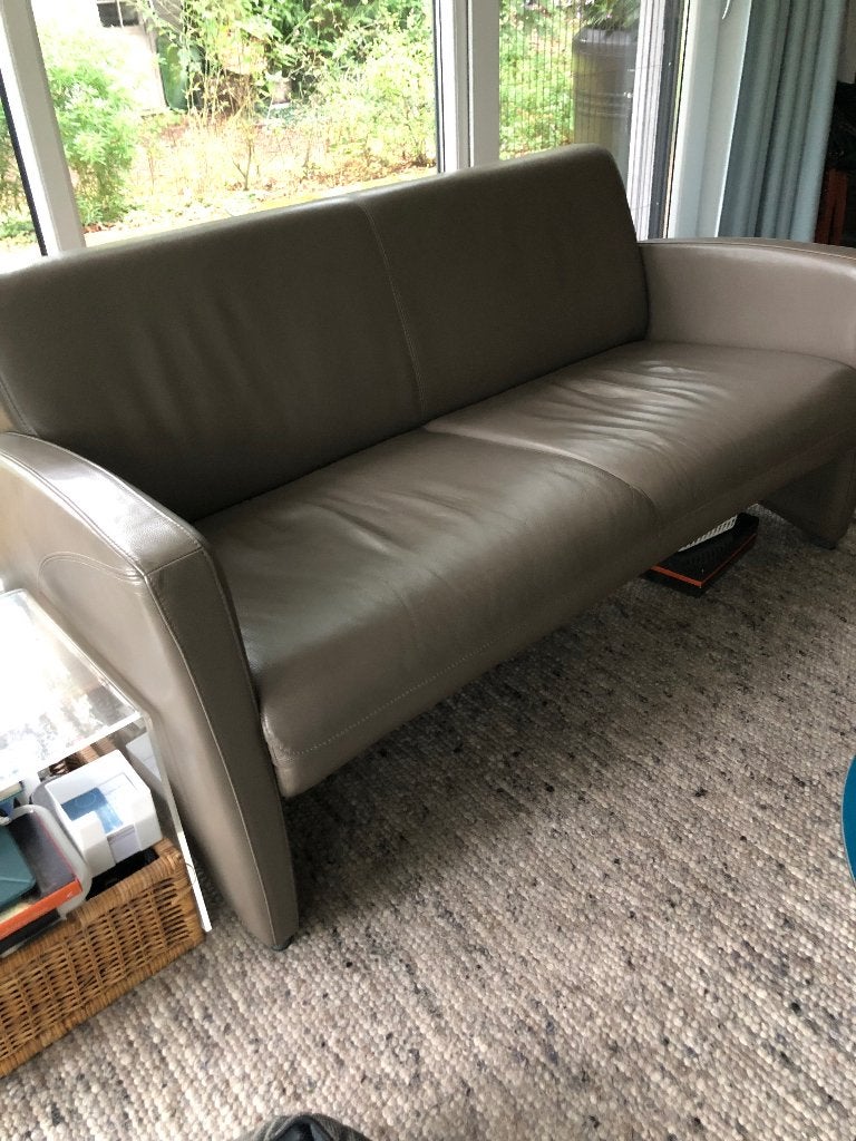Gratis af te halen Twee leren banken, Strak Montel, Gebruikt, 150 tot 200 cm, Tweepersoons