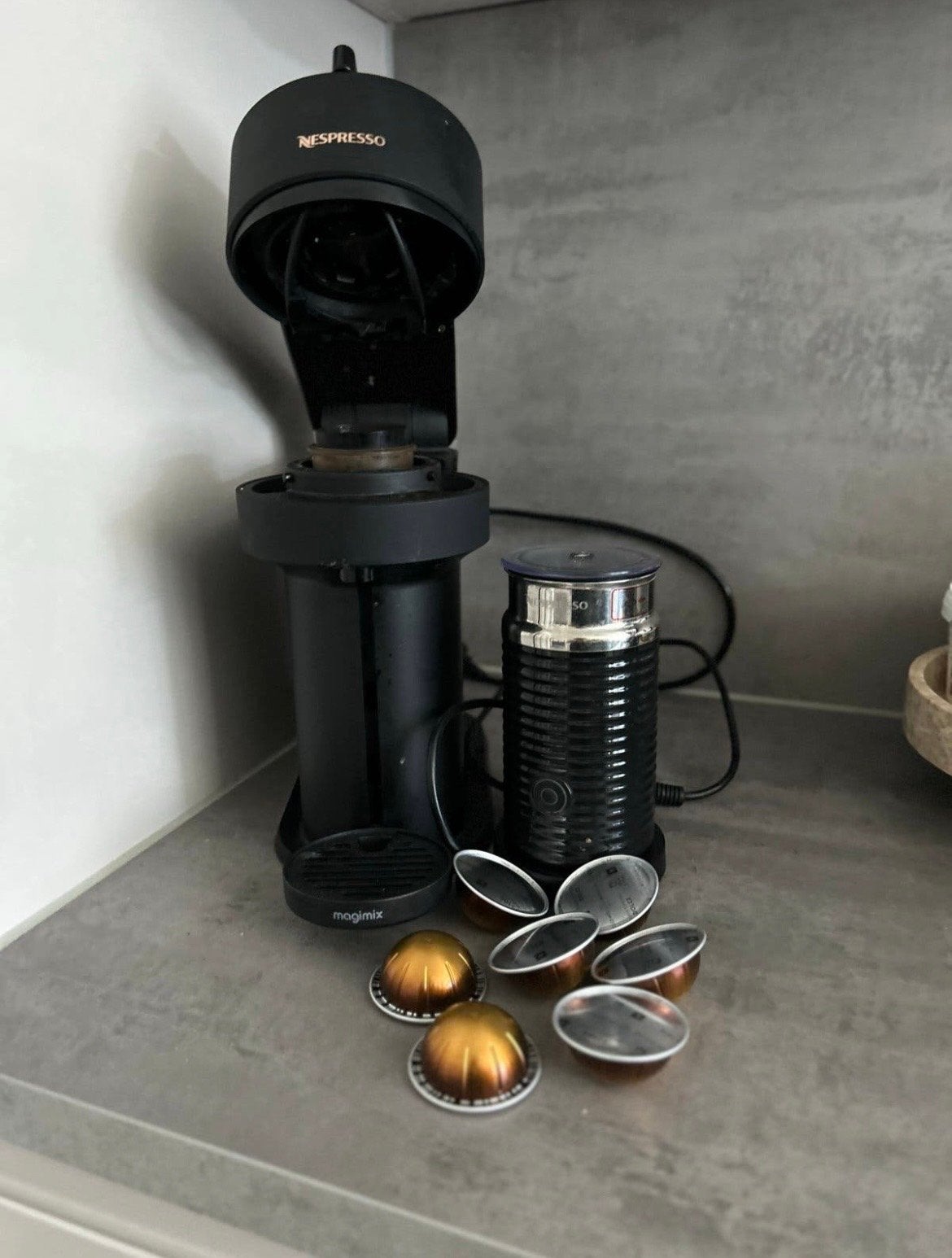 Nespresso Vertuo Pop & Aeroccino 3 - moet snel weg!, Koffiemachine, Ophalen of Verzenden, Zo goed als nieuw, 1 kopje