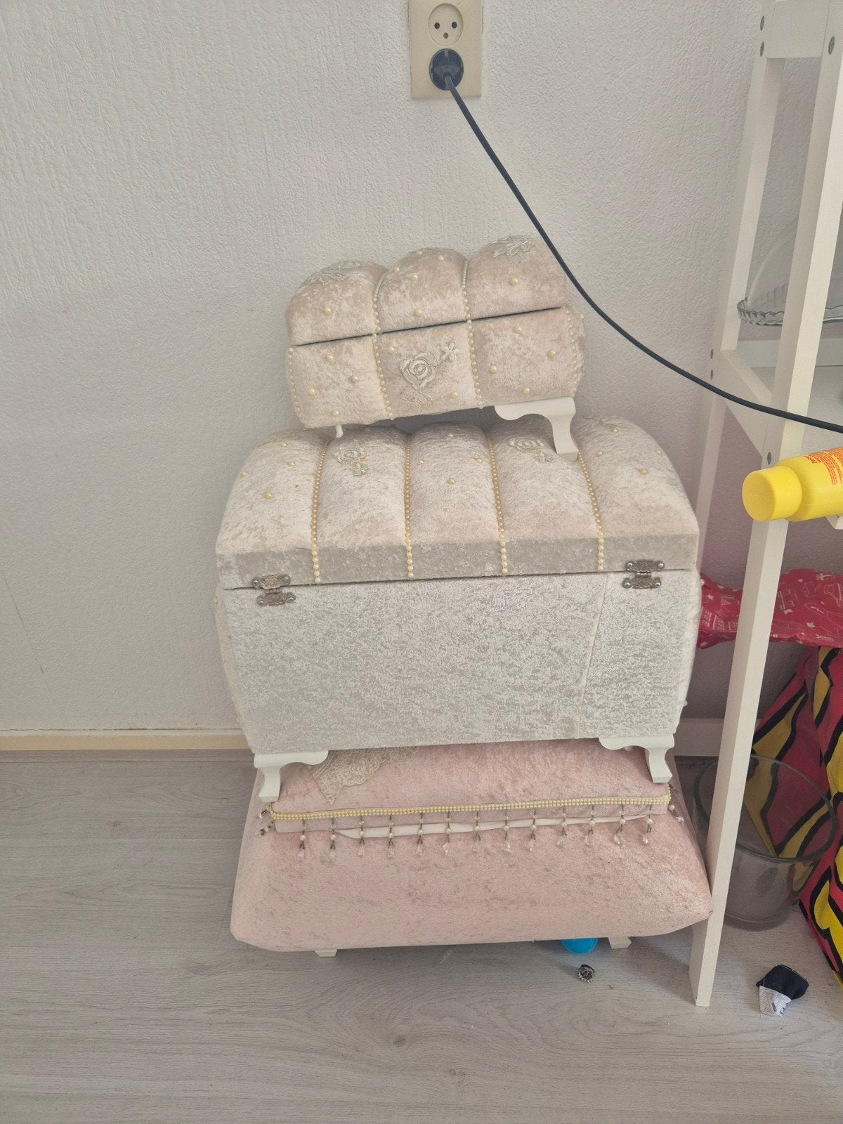 Handgemaakte Kisten Set - Wit en Rosé, Huis en Inrichting, Woonaccessoires | Kisten, Ophalen, 50 tot 100 cm, Zo goed als nieuw