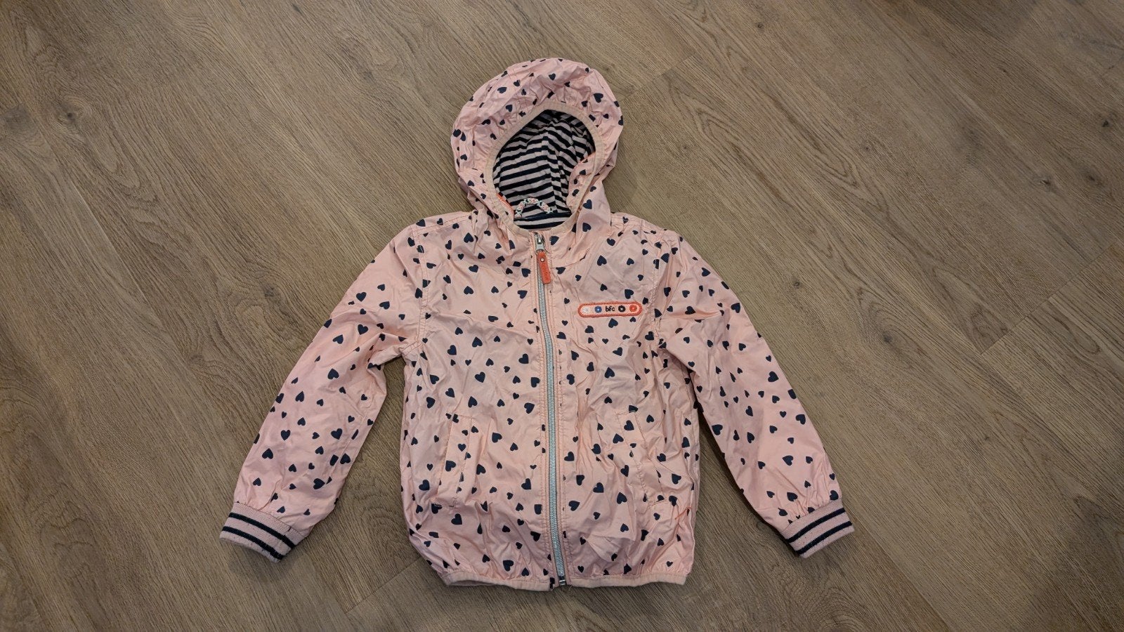 Leuke roze zomerjas met hartjes maat 104, Ophalen of Verzenden, Zo goed als nieuw, Meisje, Jas